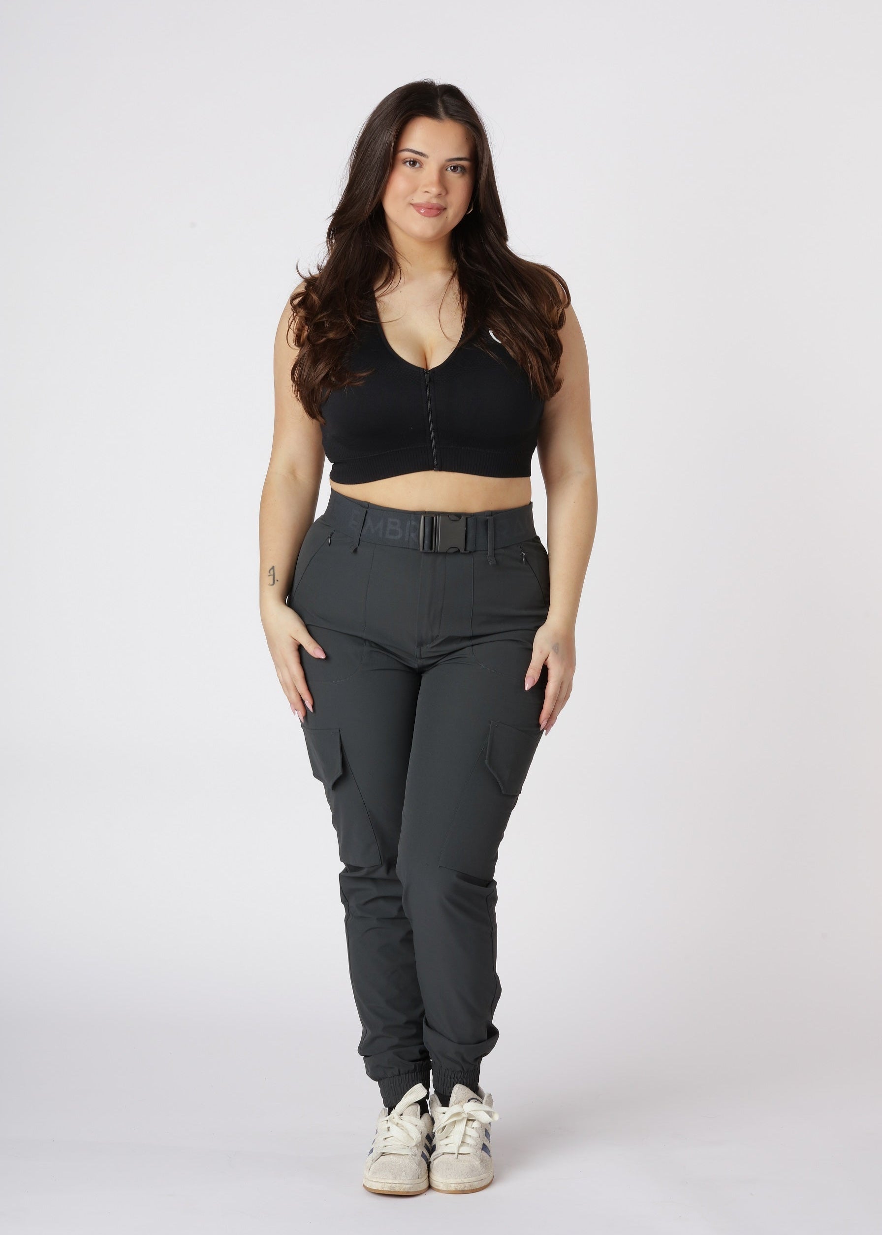 EMBRACE CARGO PANTS - GRÅ